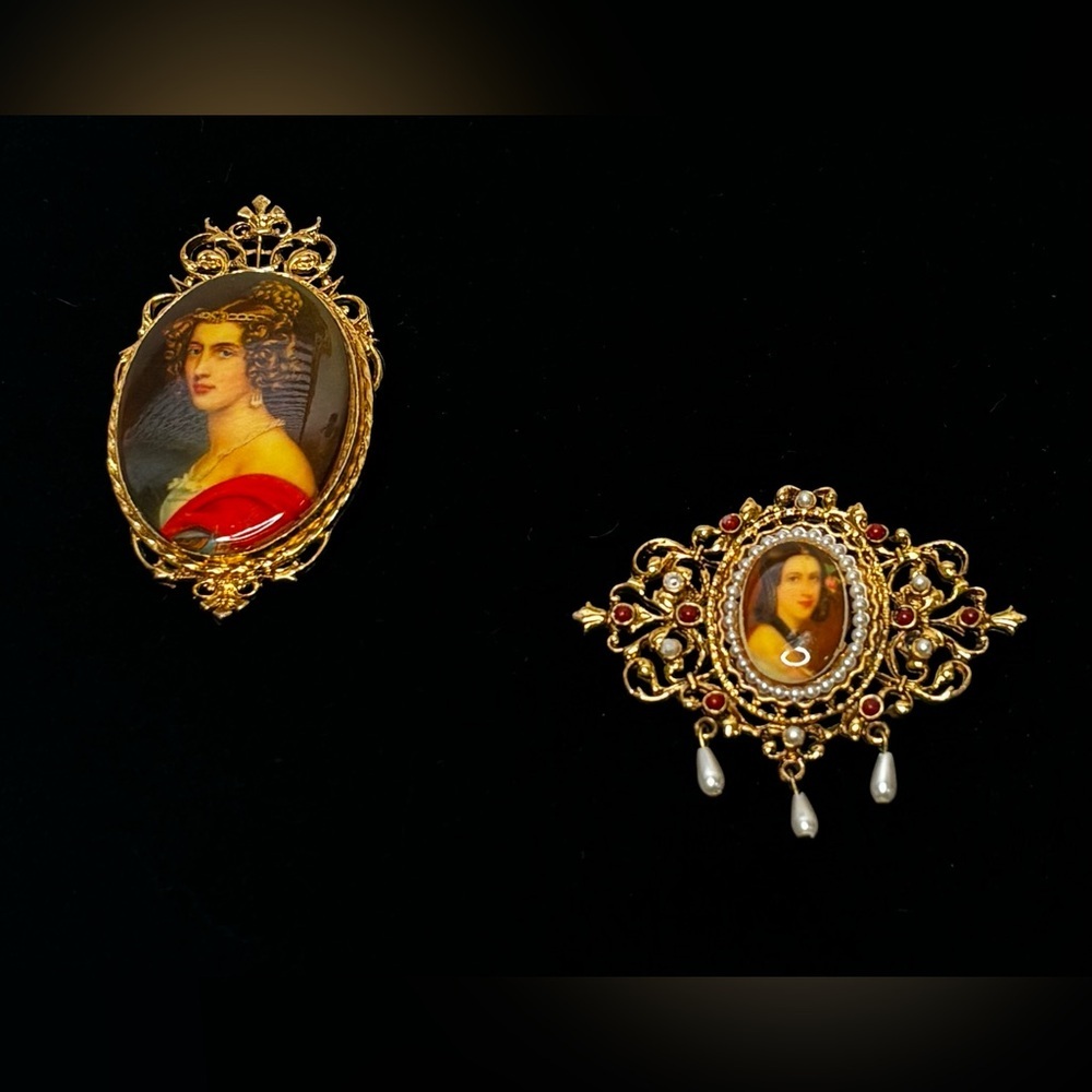 BROOCHES (2) VINTAGE ARTHUR PEPPER VICTORIAN POTRAITS
